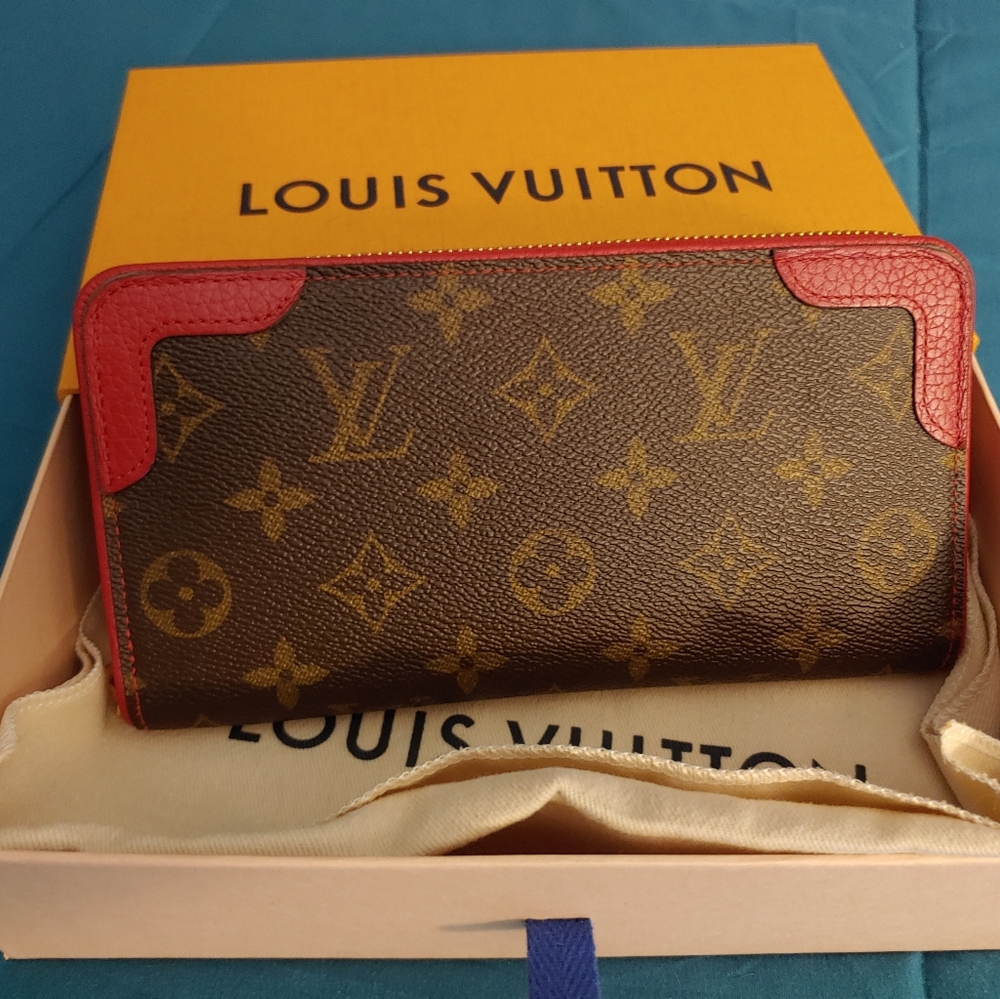 Louis Vuitton-Zippy Wallet